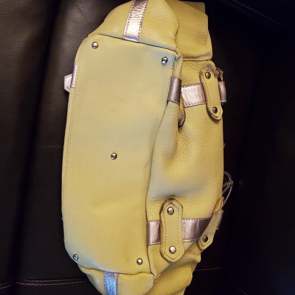 Gustto Pebble Leather Handbag in Light Green - Picture 5 of 13